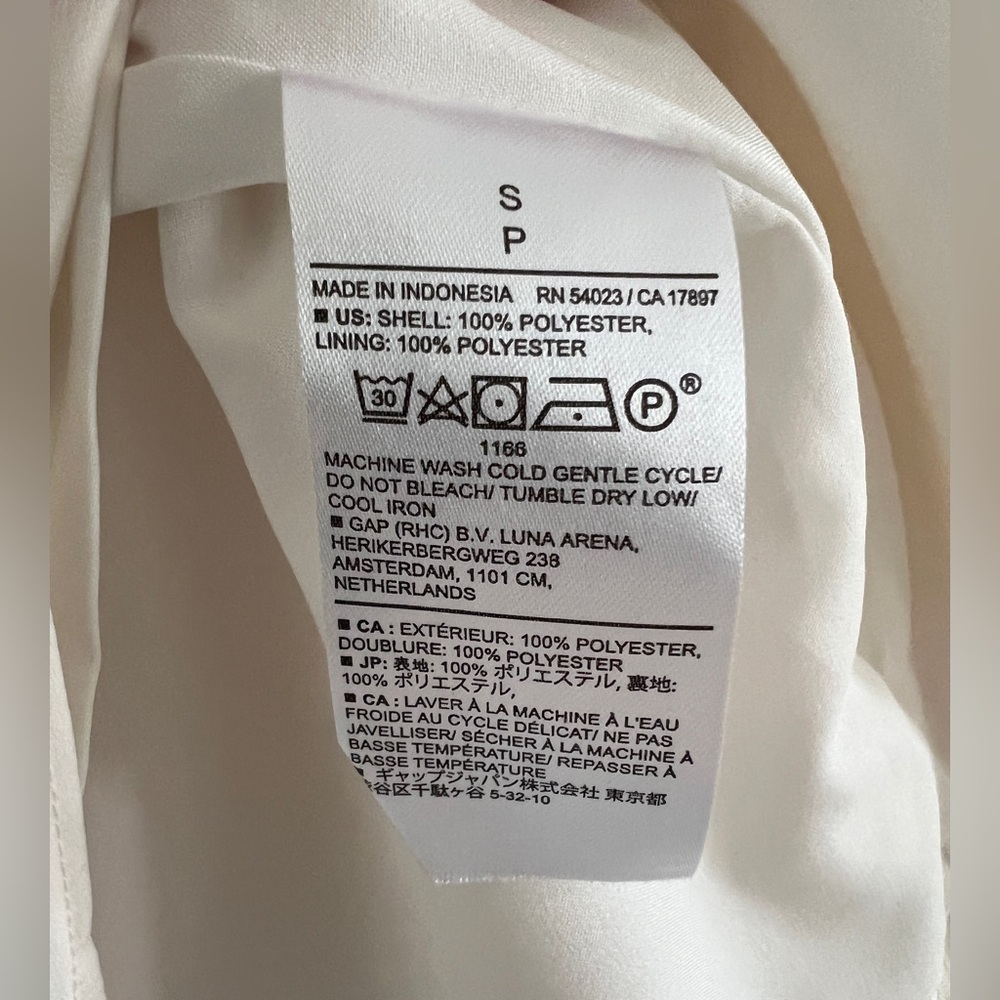 Banana Republic Short Sleeved Crew Neck Shell Blouse in Ivory (“Snow Day”) - Picture 5 of 5